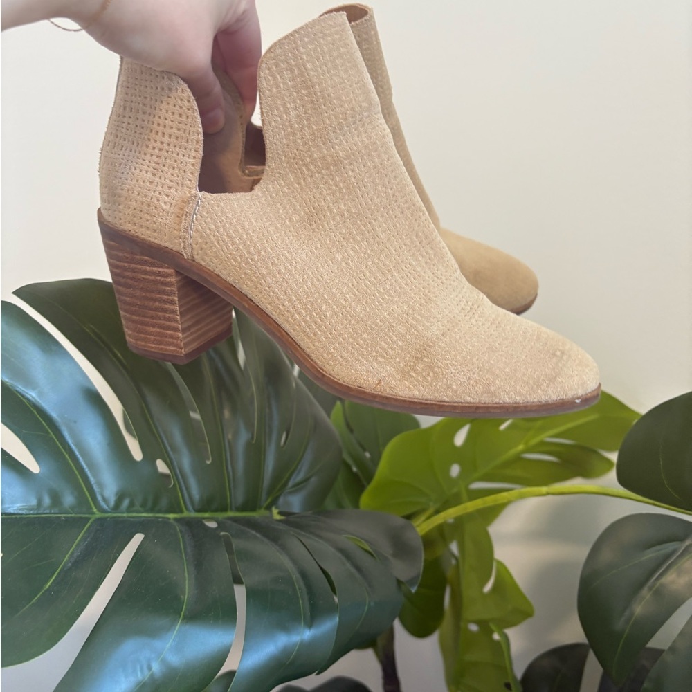 Lucky‎ Brand Power Suede Cutout Ankle Bootie Size 7